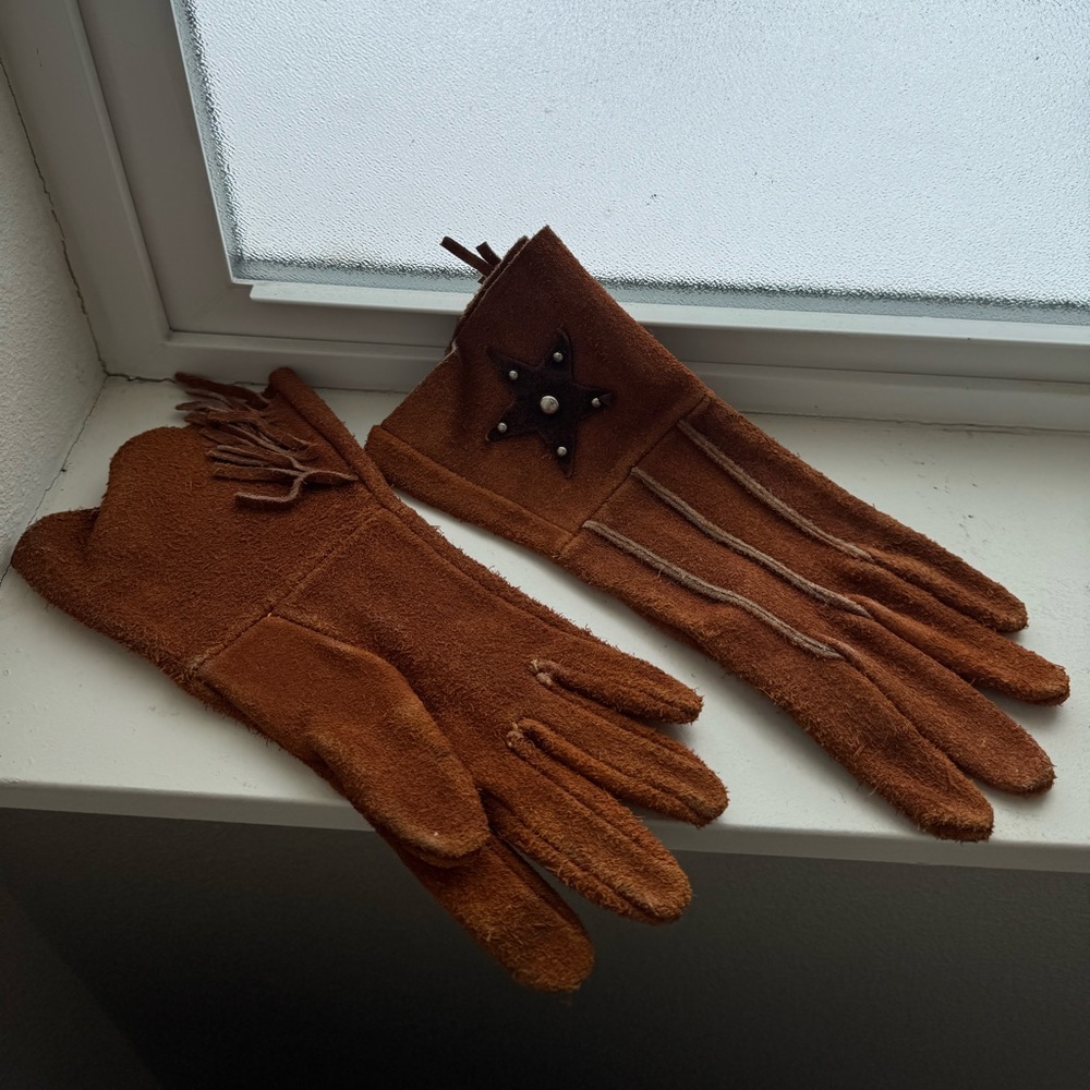 Brown Suede Children’s Gloves - Picture 3 of 5
